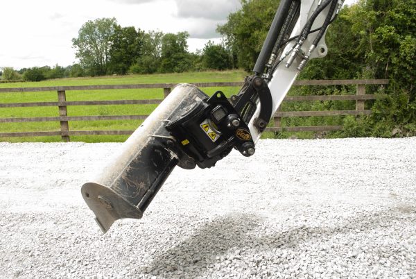 Tilting Quick Coupler